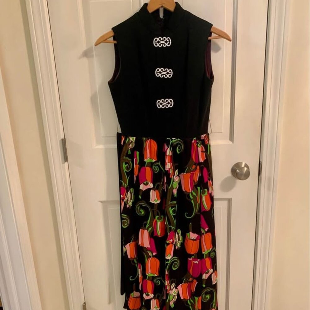 Stunning Vintage 70’s Hostess Dress Black Lily of the Valley Silky Slit Skirt